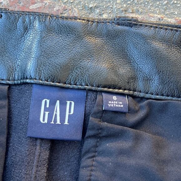 Gap Faux Leather Black Pants Size 6 Straight Leg Classic Fit - Picture 2 of 3